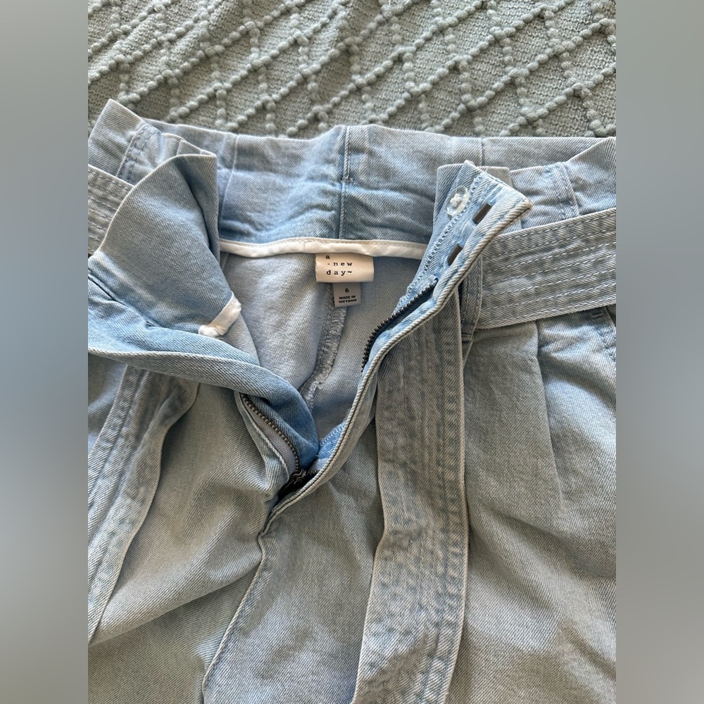 Light Blue High-Waisted Pants with Belt - Picture 4 of 7